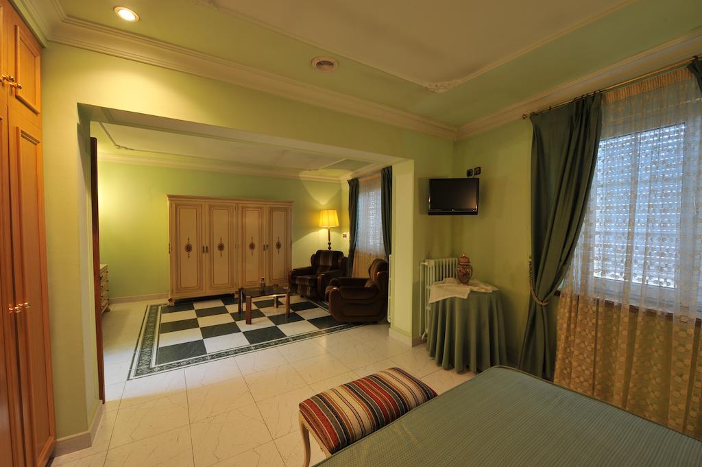 Hotel Tall De Conill Capellades Quarto foto